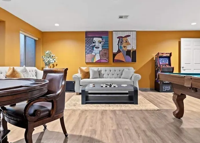 Massive North Scottsdale 6 Bdrm W Oasis Backyard *